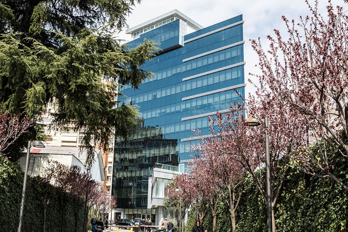 MODERN GLASS FACADES WITH ALUMINUM STRUCTURE